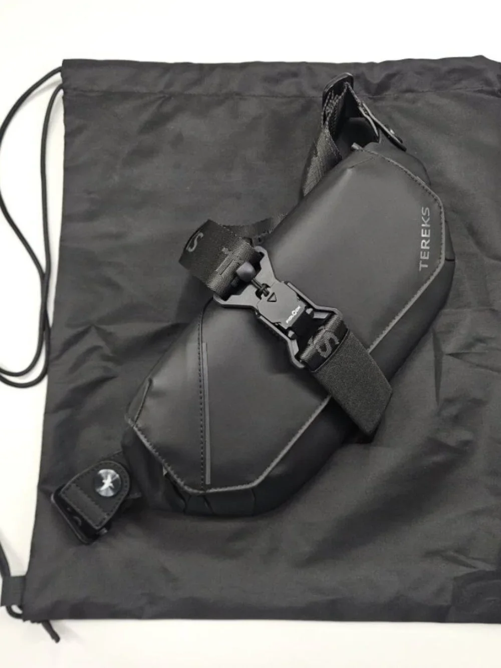 NWT Crossbody Sling Bag Black Anti-Theft RFID Water Resistant 1.3L with FIDLOCK